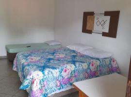 HOTEL GUARAREMA，位于瓜拉雷马的酒店