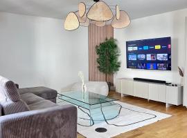 Grand Appartement ultra moderne Plein Centre, plage à pieds, avec parking，位于孔卡尔诺的酒店