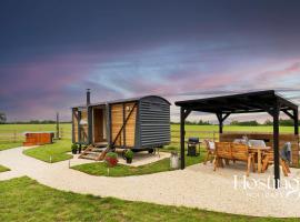One Of A Kind Shepherds Hut With Incredible Views，位于泰姆的酒店