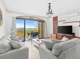 Casa Blanca Two Bedroom,two Bath Oceanview Condo，位于科克的酒店