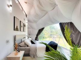 Unique Escapes - Modern Luxury Geodome，位于蒙蒂塞洛的豪华帐篷