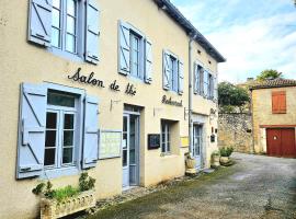 Hôtel Candide，位于圣贝尔特朗德科曼日的酒店