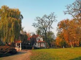 Apartament w zabytkowym parku nad jeziorem