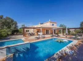 Beautiful Countryside Villa w Private Garden and Pool