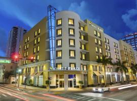 西座落滩凯悦普雷斯酒店，位于西棕榈滩城市广场购物中心附近的酒店