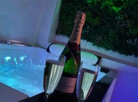 Love Room: Parenthese romantique，位于巴尔的酒店