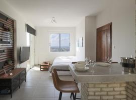Eden Blue-Horizon 1B, Paphos, Sea View, Pool，位于Konia的酒店