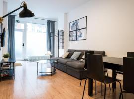 Great Apartment for Eight in Berlin Neukölln，位于柏林埃斯特勒节日中心附近的酒店