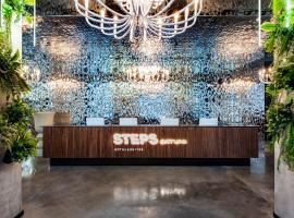 STEPS Batumi Hotel & Suites，位于巴统巴统国际机场 - BUS附近的酒店