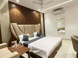 THE LUXURY PLATINUM INN --Luxury Deluxe Rooms -- Chandigarh Road，位于卢迪亚纳的酒店