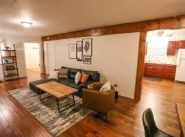 Modern & Cozy Getaway House near Conway lake - Pet Friendly