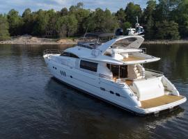 High-class Luxury Yacht - Princess 75，位于赫尔辛基的船屋