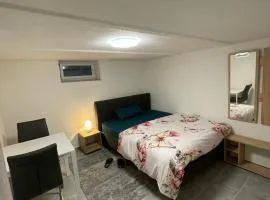 gemütliches und Schönes Zimmer Keller Geschoss K1