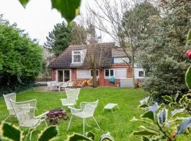 Beautiful bungalow with garden