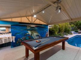 Luxury 5br villa with pool，位于Kinross的酒店