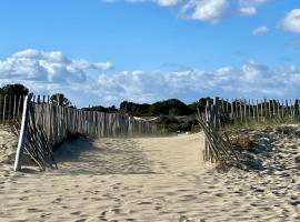 Villa front de mer, plage nature，位于托尔雷莱的酒店