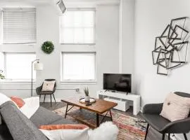 Modern Downtown Apartment 2BR 2BA by CozySuites
