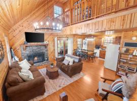 Firefly Lodge - Cozy 4 bedroom cabin minutes to Helen，位于索蒂纳科奇的木屋