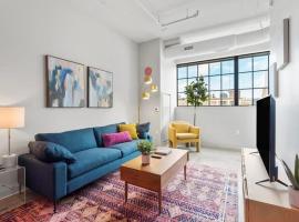 CozySuites Modern 2BR, Downtown Pittsburgh，位于匹兹堡的酒店