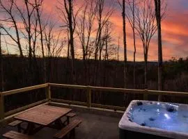 7 Min to DT Blue Ridge~Hot Tub~Fire Pit~Sleeps 12