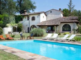 PoloTuristicoUmbria Villa Cerreto con piscina，位于卡斯泰洛城的酒店