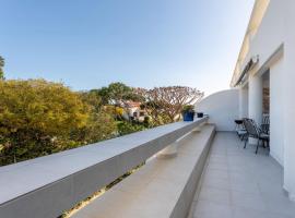 Cozy 2 BDR W/Balcony in Vale do Lobo by LovelyStay，位于韦尔都勒博的酒店