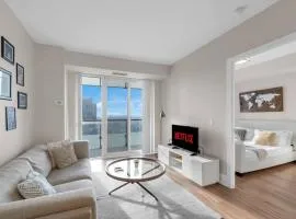 Rare 1BR - Rooftop Pool, Next to MTCC & CN Tower