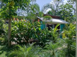 El Tucán Feliz - Jungle tiny guest house by Playa Cocles，位于科克莱斯的度假短租房