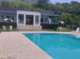 HERMOSA FINCA CON PISCINA AL INFINITO，位于拉平塔达的酒店