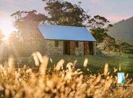 The Stone Cottage at Wollondibby - Heritage Listed l Renovated l Fire Place，位于克拉肯巴克的酒店