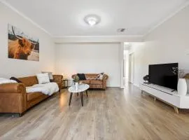 The Charming Living 3BR Townhouse Perfect Vacation
