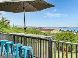 48 Rumbelow St - BYO Linen - Sea Views - Family Friendly