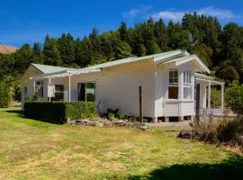 Kauri Cottage - Marahau Holiday Home