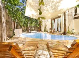 Loft Cabin in Cenote Dos OjOs Natural Park Tulum, Pool, WIFI, AC，位于图卢姆的露营地