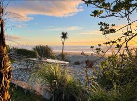 Drifting Sands Beachfront Retreat，位于霍基蒂卡的乡村别墅