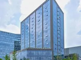 宁波南部商务区罗蒙环球乐园亚朵酒店