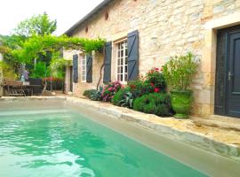 Magnifique villa en pierres au cœur de Saint Antonin Noble Val - Cheminée - Piscine privée -10 personnes，位于圣昂托南的酒店