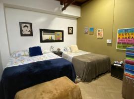 Apartarstudio muy bien ubicado, cercano a todo!!，位于卡利Cane Aquapark附近的酒店