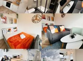 R2 - Private Room in Modern Shared Apartment, Each with Kitchenette, Central Birmingham