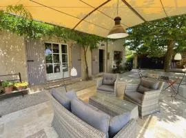 Comfortable house with large garden and jacuzzi