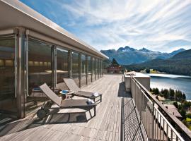 Hotel Schweizerhof St. Moritz，位于圣莫里茨萨拉斯特雷因斯-圣穆雷赞山缆车附近的酒店