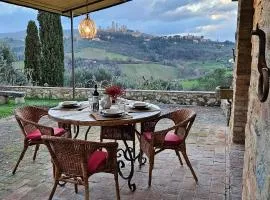 Casale Esclusivo con Piscina e Vista su San Gimignano