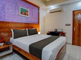 luxury room on NH8 near Hero Honda Chowk Gurgaon，位于古尔冈的酒店