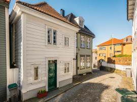 Dinbnb Apartments I Family Dream in Bergen I Playroom I Private Garden，位于卑尔根的酒店