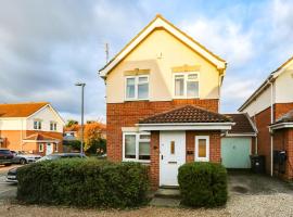 Comfortable 3 bed house in Chelmsford，位于切姆的酒店