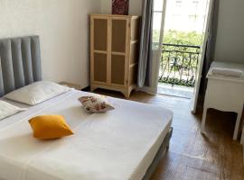 Appartement Central - Bourguiba 2e Étage，位于突尼斯的酒店