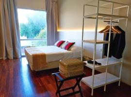 Roomie Salta by DOT Suites，位于萨尔塔马丁米格尔格梅斯国际机场 - SLA附近的酒店