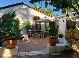 Beach Bliss - Tropical tranquility, 3 mins walk to beach