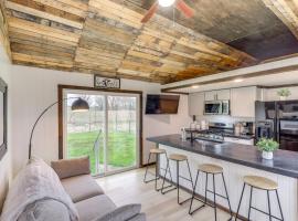 Fishing Pond Access Pet-Friendly Lorena Studio，位于Lorena的酒店