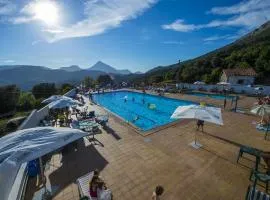 Uxarte -Alojamiento, restaurante y piscinas